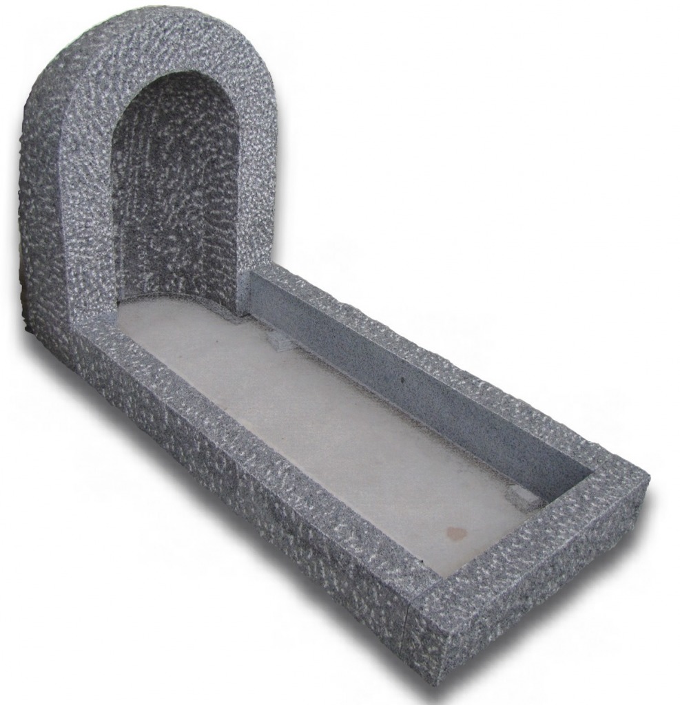 Ramella Graniti Tomba a terreno con cappelletta granito scuro
