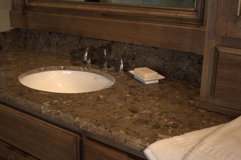 Ramella Graniti Piano bagno in quarzo