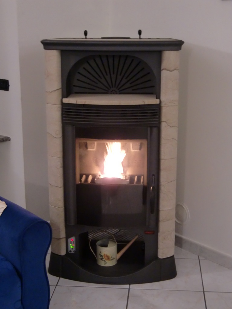 Ramella Graniti Rivestimento Stufe Thermorossi in Pietra Dorata