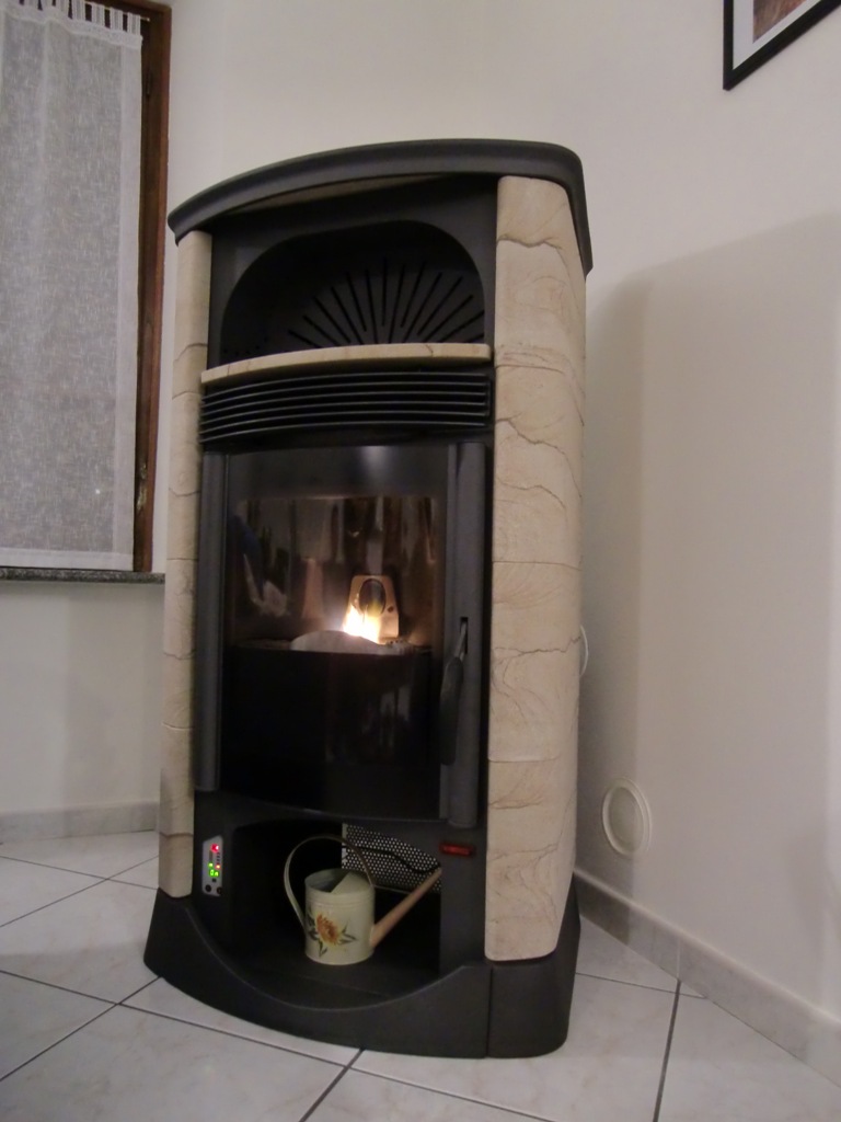 Ramella Graniti Rivestimento Stufe Thermorossi in Pietra Dorata