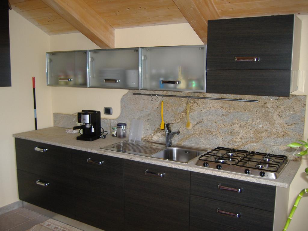 Ramella Graniti Piano cucina in Kashmir Gold Satinato