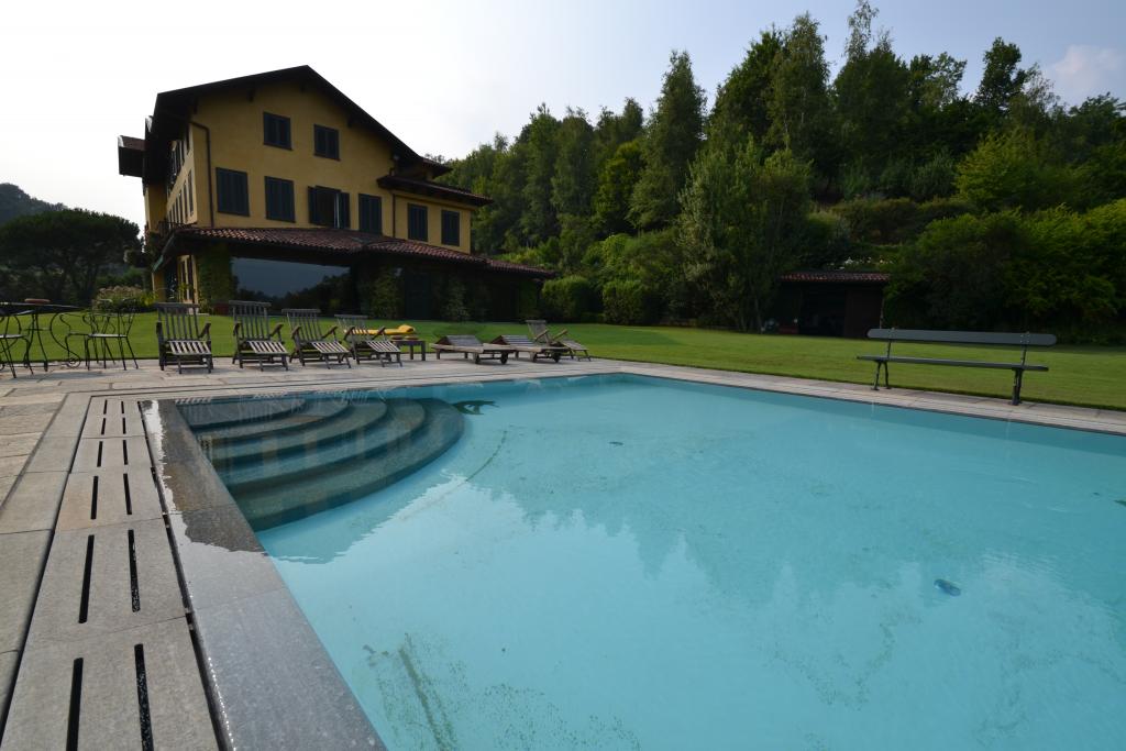 Ramella Graniti B- Progetto nuova piscina a sfioro in Luserna per  villa privata Valdengo