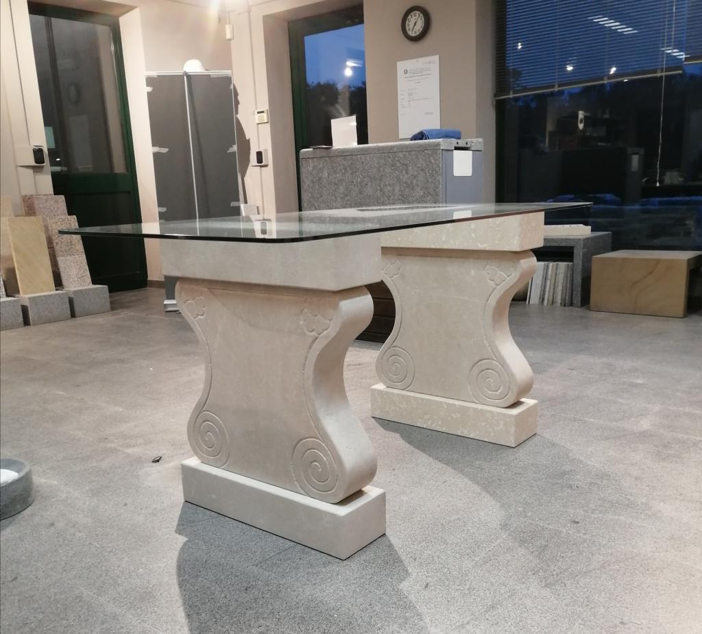 Ramella Graniti Gambe tavolo in Botticino decorato