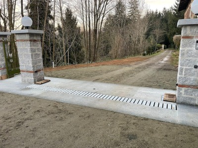Ramella Graniti CarGo driveway stone grate for private villa
