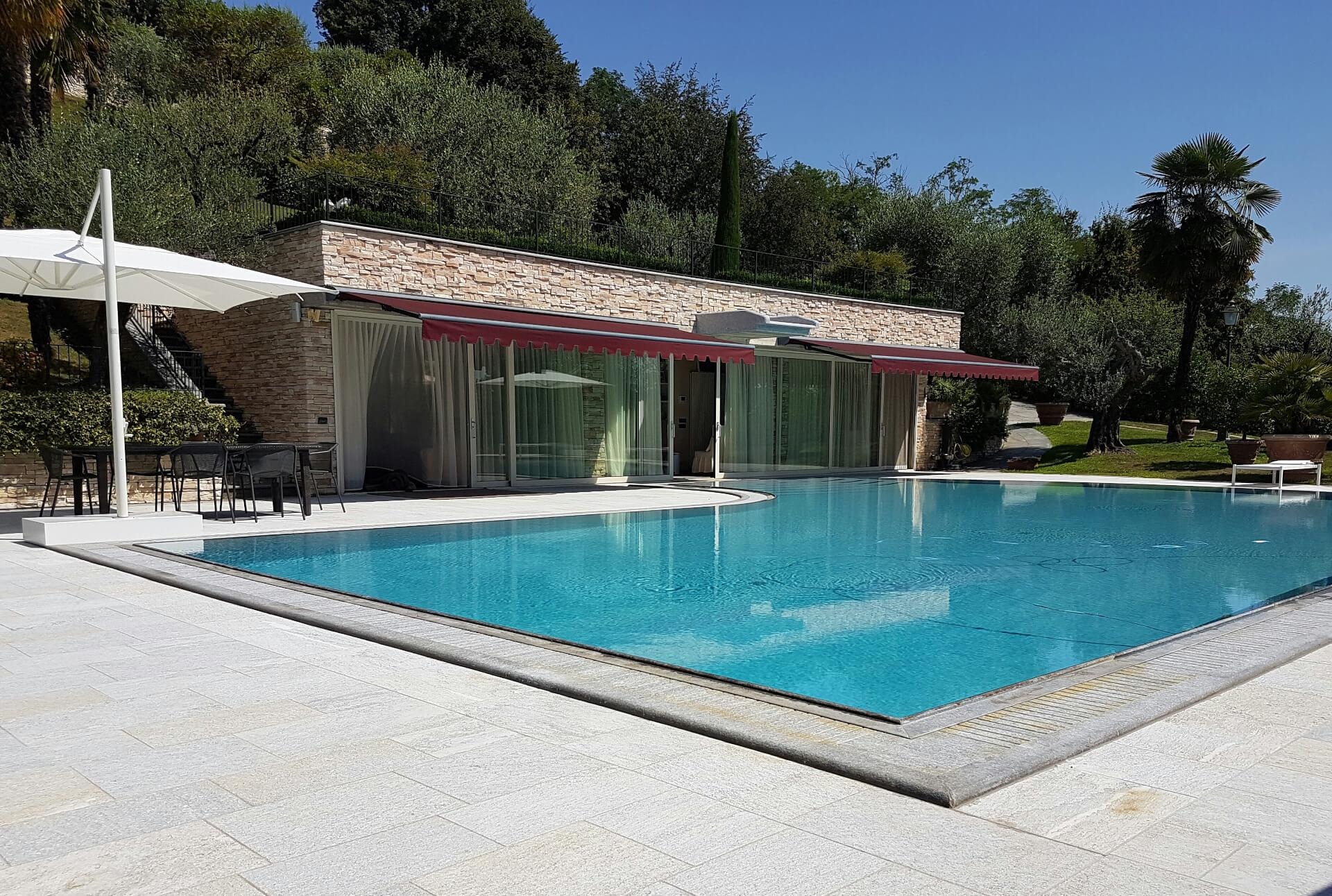 Ramella Graniti A - Restyling con Sfioro griglia in Luserna per villa privata Valdengo