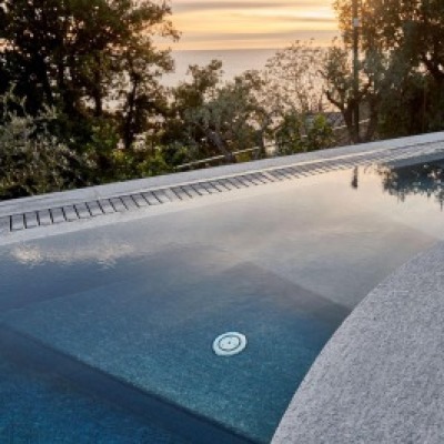 Ramella Graniti A- Progetto nuova piscina con griglia Sfioro in Luserna, villa privata Genova
