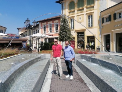Ramella Graniti Fontana Outlet Serravalle con giochi d'acqua