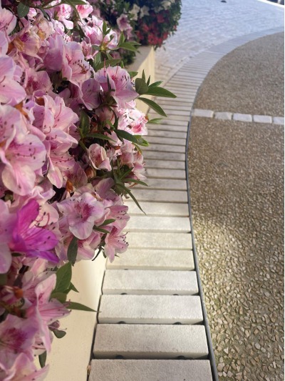 Ramella Graniti CarGo driveway stone grill for private villa