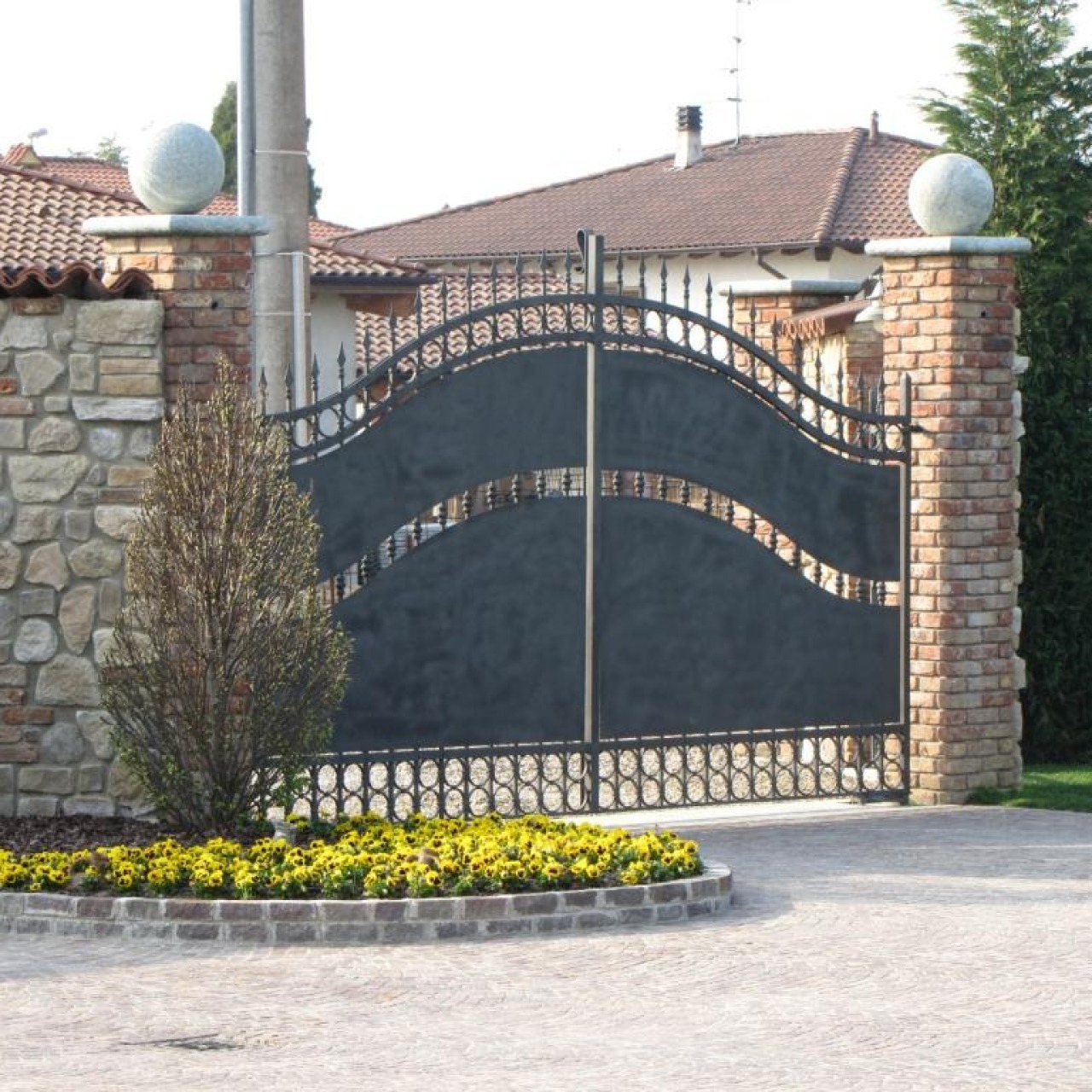 Ramella Graniti Capitelli a toro con sfera