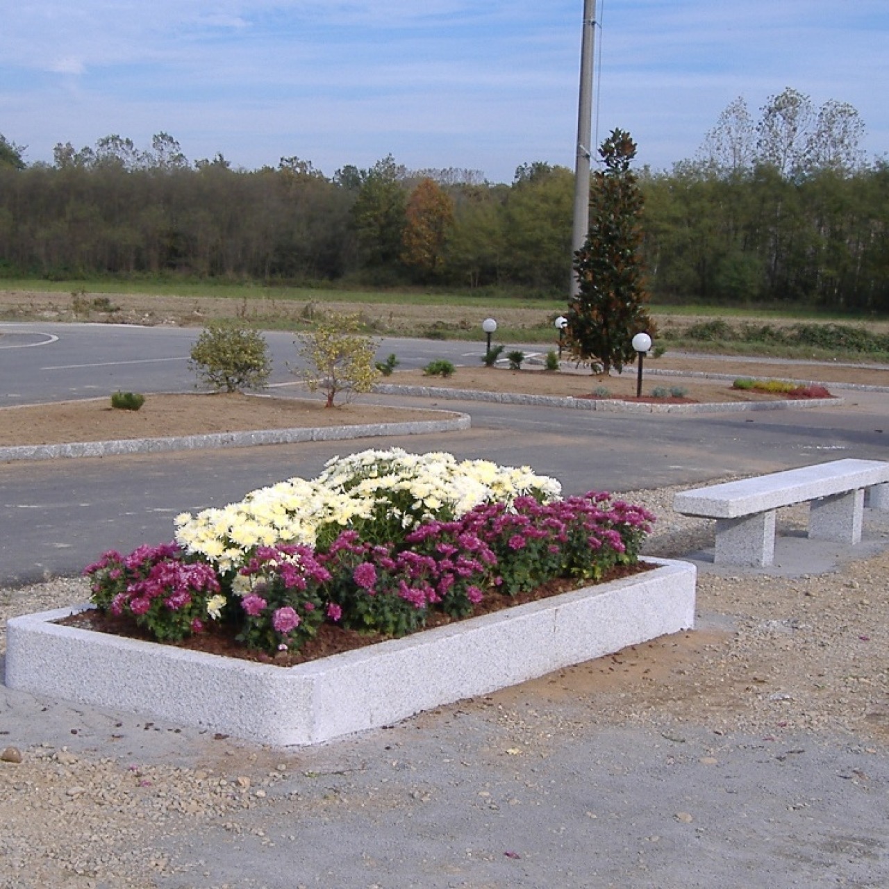 Ramella Graniti Fioriere, cordoli e panchine