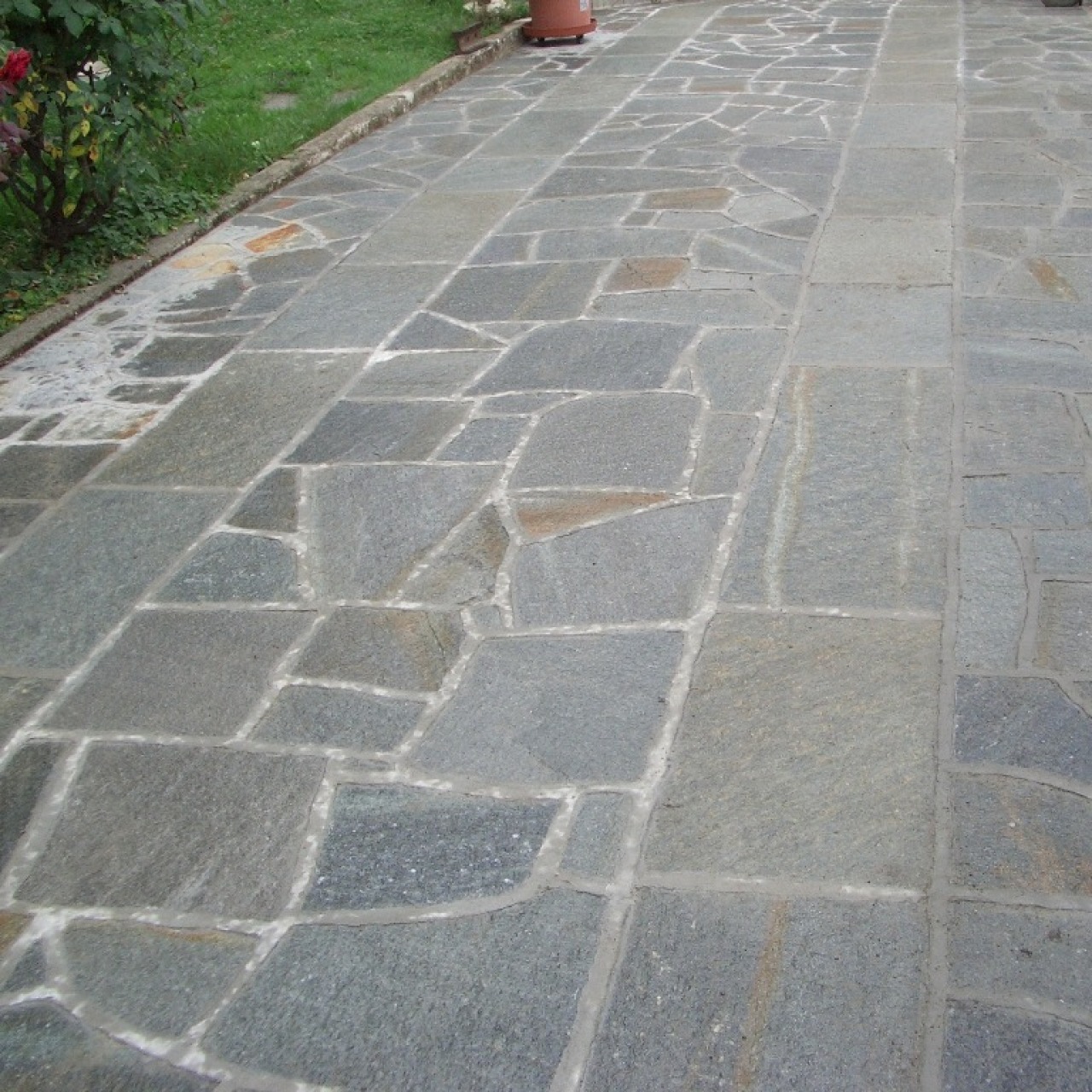 Ramella Graniti Mosaico  e corsie di Luserna