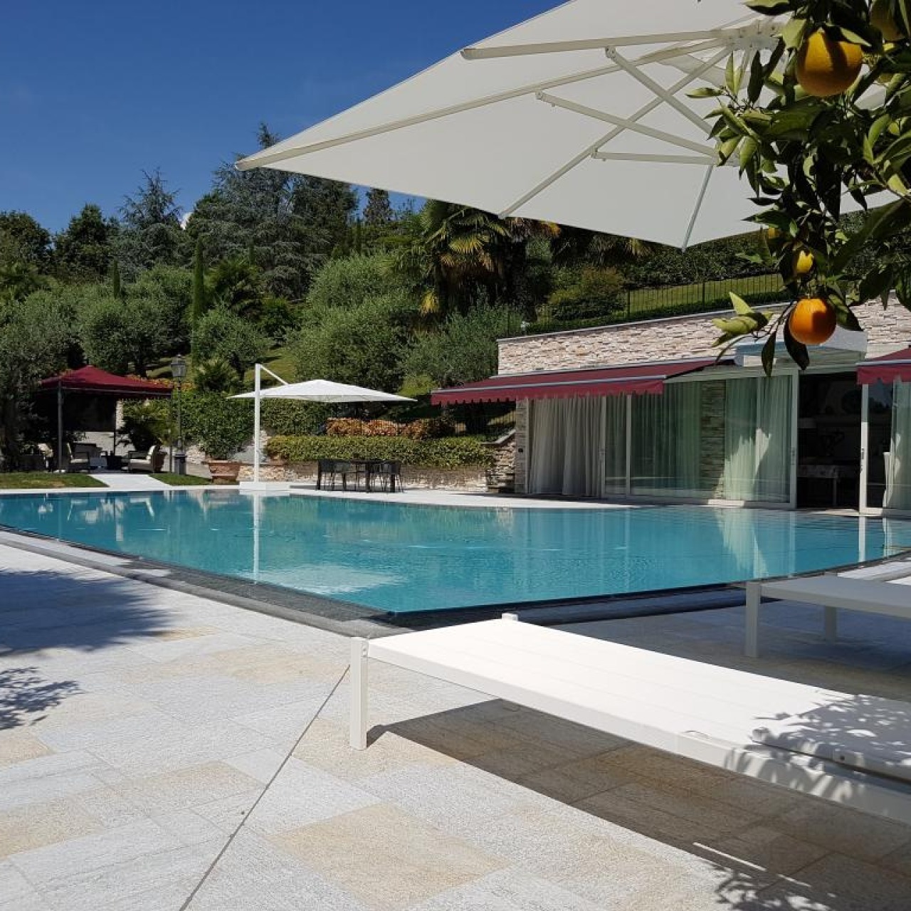 Ramella Graniti Restyling piscina a sfioro.