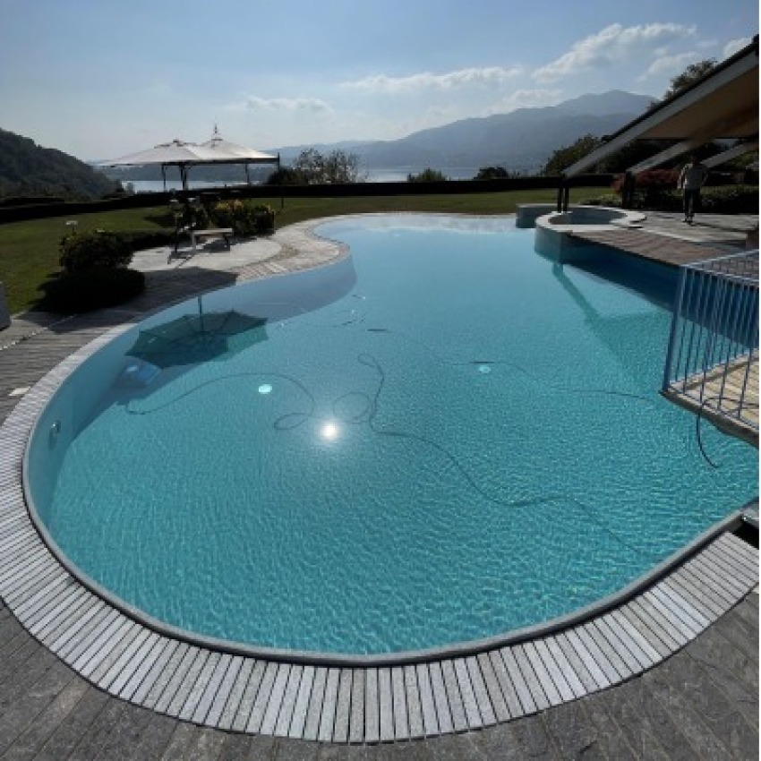 Ramella Graniti Realizzazioni A- Restyling con griglia Sfioro in Luserna, piscina villa sul lago d'Orta