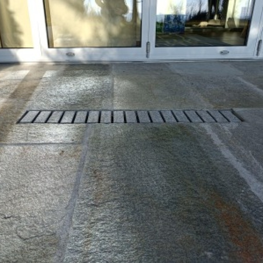 Ramella Graniti Realizations Sfioro CarGo pedestrian and vehicular stone grate, for private villa