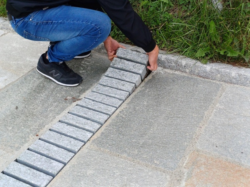 Ramella Graniti Sfioro CarGo 20x8 super ant - quadrettoni  e rosa dei venti (10)