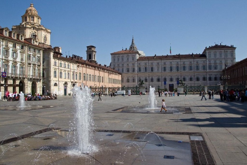 Ramella Graniti Fontane Piazza Castello Torino (1)