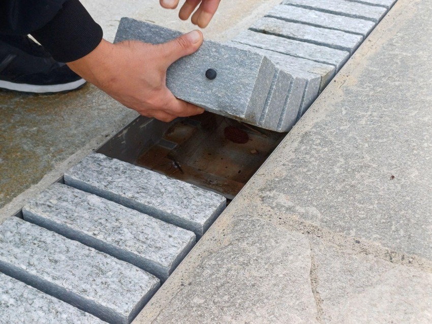 Ramella Graniti Sfioro CarGo 20x8 super ant - quadrettoni  e rosa dei venti (9)