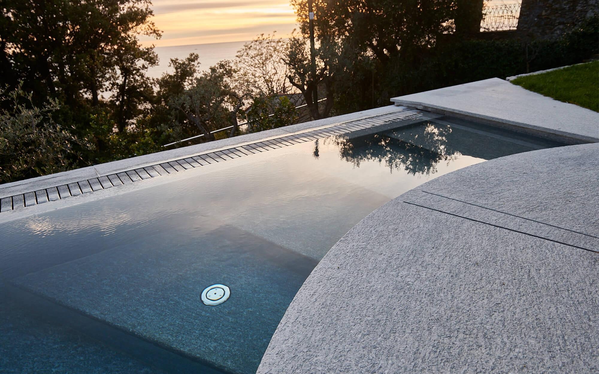 Ramella Graniti La griglia in pietra flessibile per la tua piscina